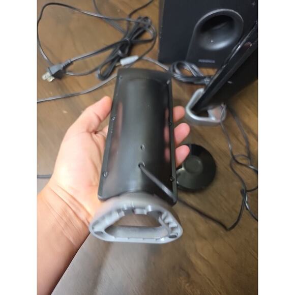 Cyber Acoustics 2.1 Subwoofer Speaker System with 30Watts of Power - Picture 4 of 16